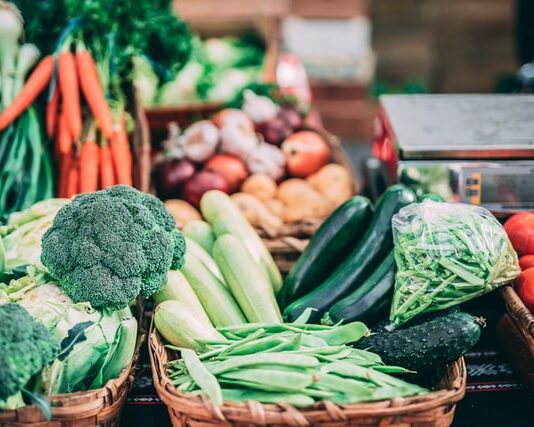 warzywa, jak jeść więcej warzyw, ile to porcja warzyw, jak schudnąć bez diety, dieta, redukcja, posiłki z warzywami, przepis na sałatkę