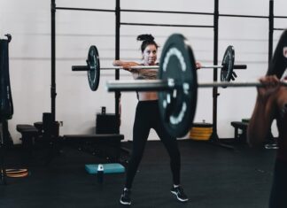 Najczęściej popełniane błędy przez kobiety na siłowni trening na siłowni, trening dla kobiet, błędy treningowe, trening dla początkujących, trening na redukcji, trening na pośladki, trening pośladków, trening nóg