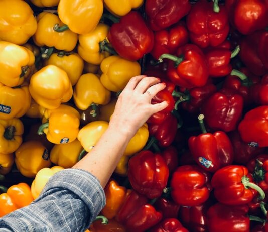 Marnowanie jedzenia – jak przestać wyrzucać jedzenie do kosza? marnowanie jedzenia, jak nie marnować jedzenia, zero waste, zepsute jedzenie
