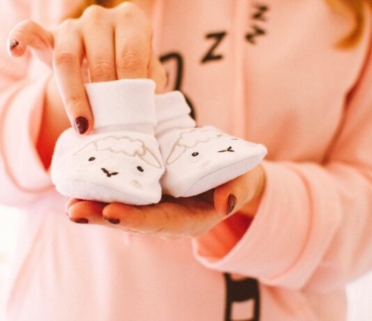 Skarpetki dla niemowląt a rozwój stopy